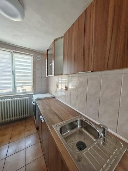 Apartament cu 3 camere semidecomandat în Colentina
