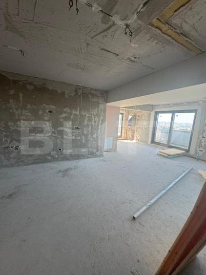 Penthouse cu 4 camere decomandat în Zorilor