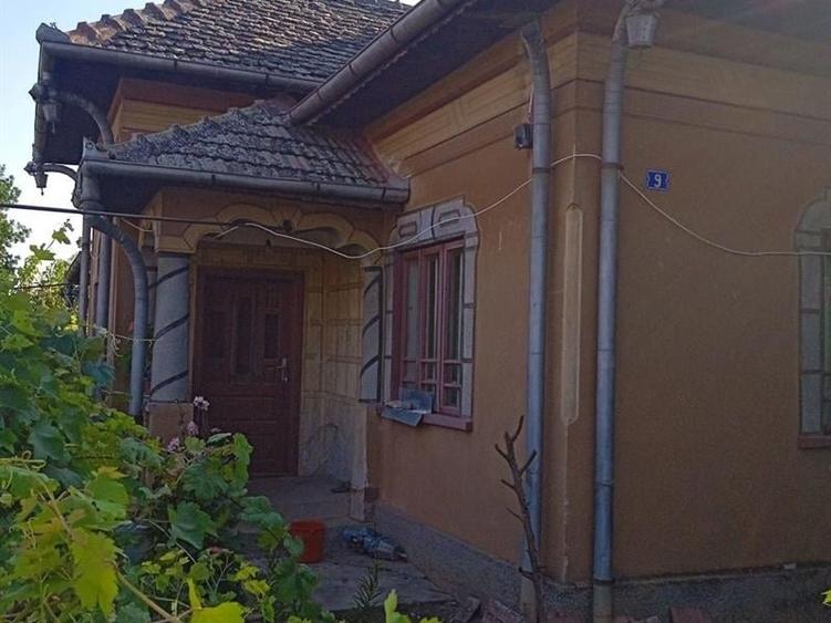 Casă individuală cu 5 camere cu Teren 4400 Mp în Giubega