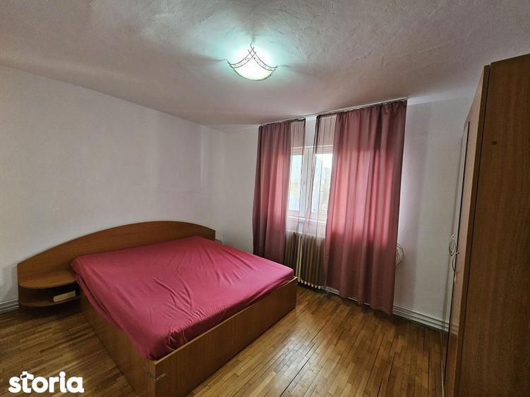 Apartament cu 3 camere în Cetate