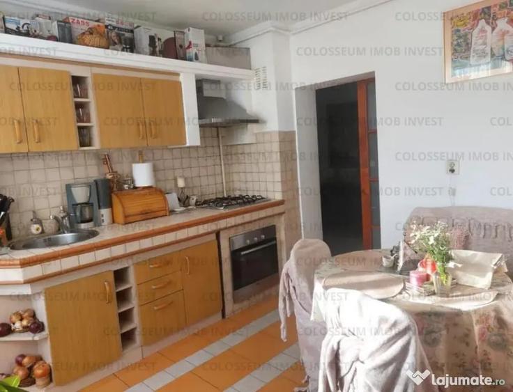 Apartament cu 3 camere decomandat în Centrul Istoric