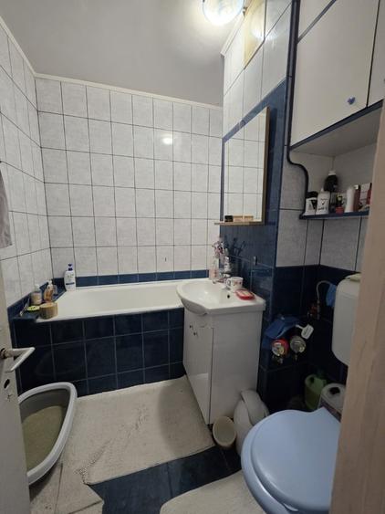 Apartament cu 3 camere semidecomandat în Iancului