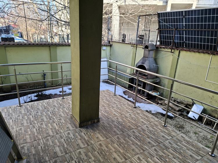 Casă individuală cu 10 camere cu Canalizare în Doamna Ghica