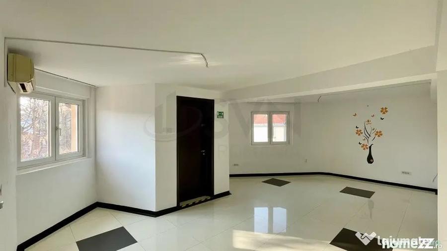 Casă cu 8 camere cu Teren 150 Mp în Aviatorilor