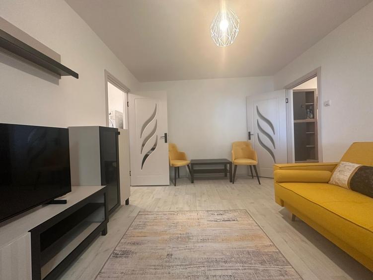 Apartament cu 2 camere semidecomandat în Lipovei