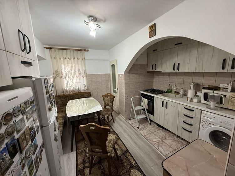 Apartament cu 3 camere decomandat, mobilat în Ultracentral