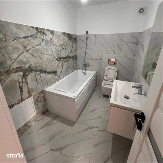 Apartament cu 3 camere semidecomandat în Podu Roș