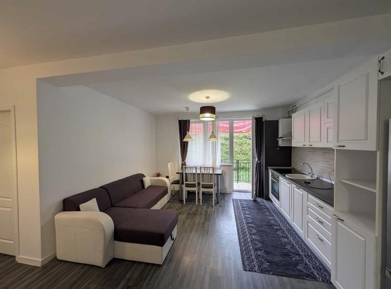 Apartament cu 3 camere semidecomandat, mobilat în Florești