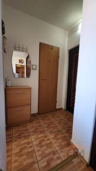 Apartament cu 2 camere semidecomandat, mobilat în Exterior Vest