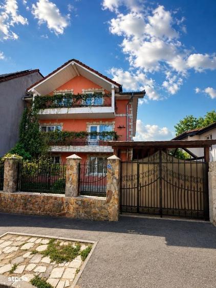 Casă cu 4 camere în Salca
