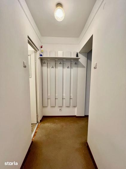 Apartament cu 3 camere semidecomandat în Gară