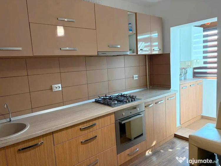 Apartament cu 3 camere decomandat în Metalurgie