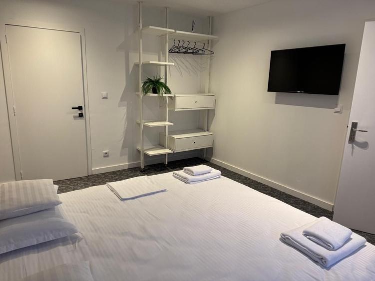 Casă cu 4 camere cu Teren 35000 Mp în Central