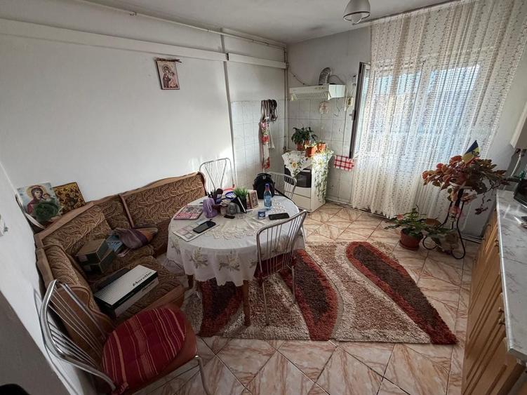Apartament cu 2 camere decomandat, mobilat în Debarcader