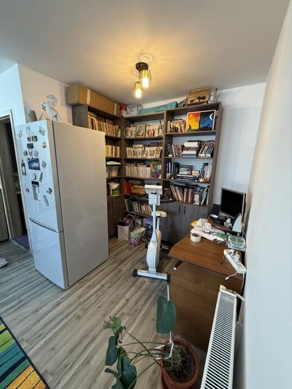 Apartament cu 3 camere semidecomandat, mobilat în Florești