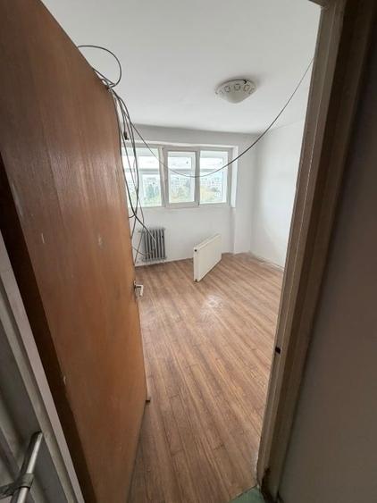 Apartament cu 3 camere decomandat în Berceni