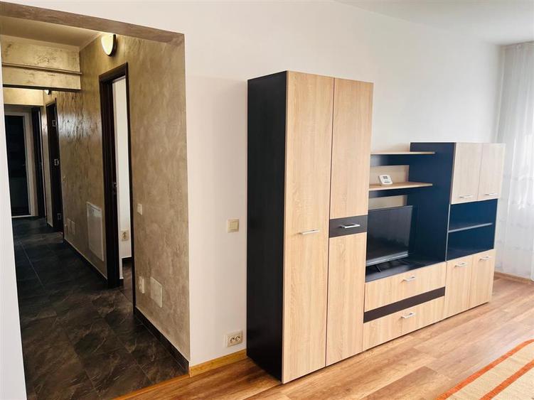 Apartament cu 3 camere decomandat, mobilat în Central