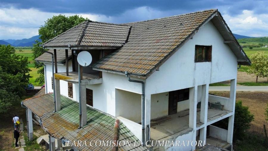 Casă individuală cu 10 camere cu Teren 4324 Mp în Călimănești
