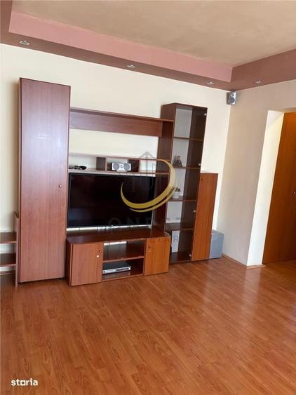 Apartament cu 3 camere semidecomandat în Bălcescu