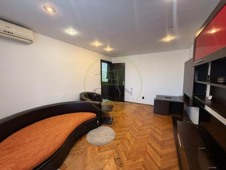 Apartament cu 3 camere decomandat, mobilat în Calea București