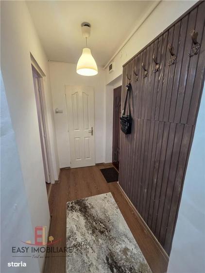 Apartament cu 2 camere decomandat în Cornișa