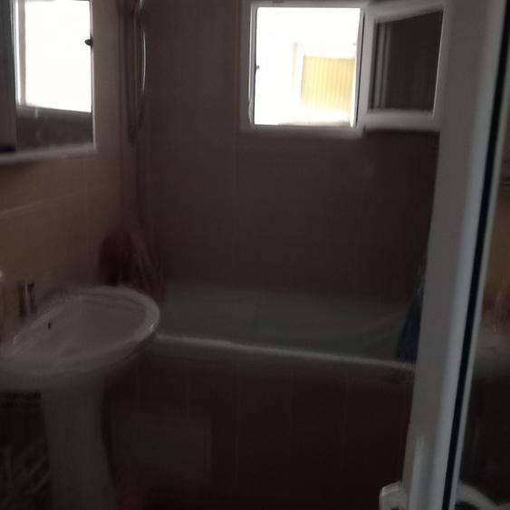 Apartament cu 3 camere decomandat în Calarași 4