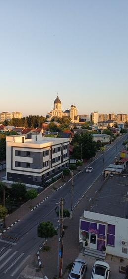 Apartament cu 4 camere decomandat în Banca Națională