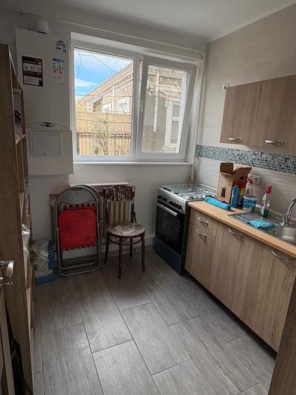 Apartament cu 2 camere semidecomandat în Școlilor