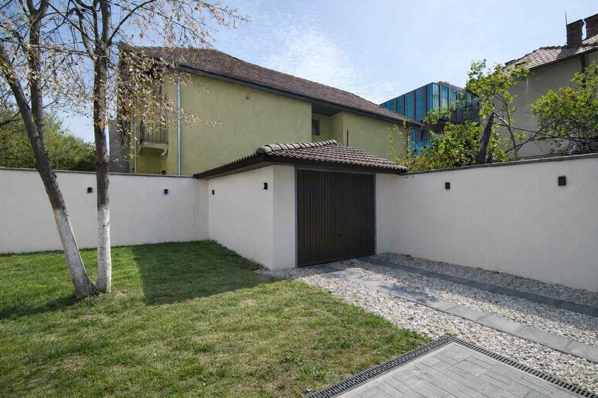 Casă individuală cu 4 camere cu Garaj în Mărăști