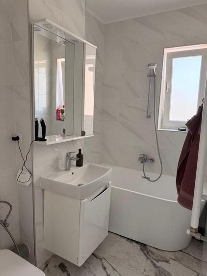 Apartament cu 3 camere decomandat în Exterior Vest