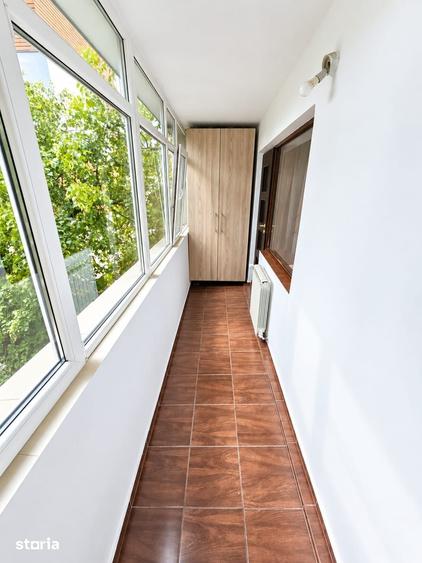Apartament cu 3 camere în Podu Roș