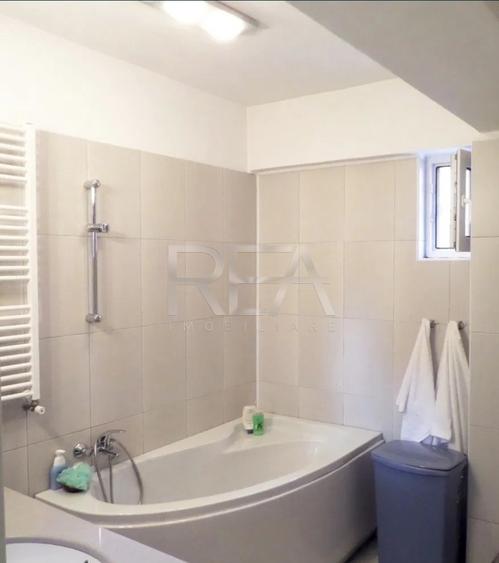 Apartament cu 3 camere semidecomandat, mobilat în Berceni