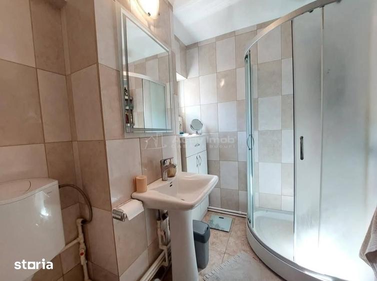 Apartament cu 3 camere în Piața