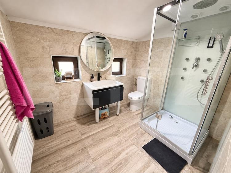 Casă individuală cu 6 camere cu Teren 3000 Mp în Periferie
