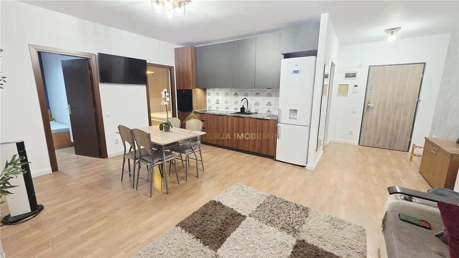 Apartament cu 3 camere semidecomandat, mobilat în Mărăști