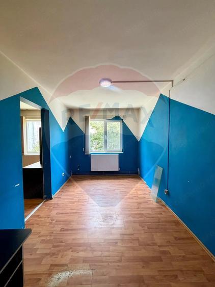 Apartament cu 3 camere semidecomandat în Central