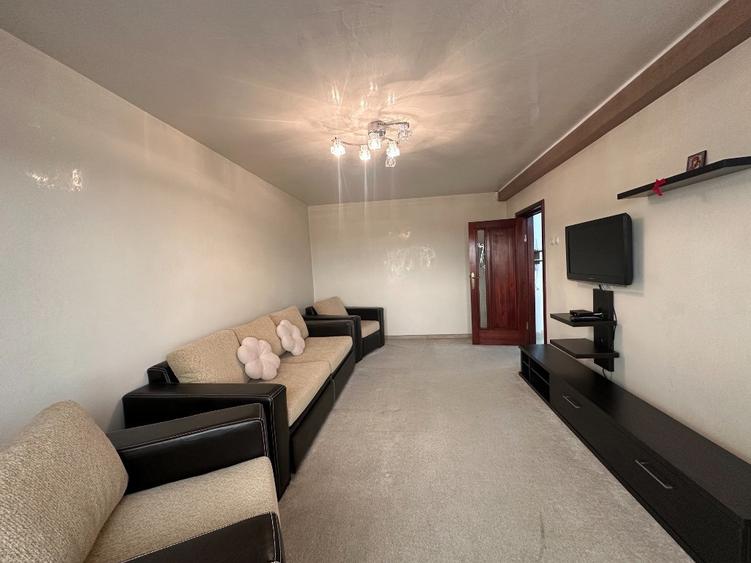 Apartament cu 2 camere decomandat în Republicii