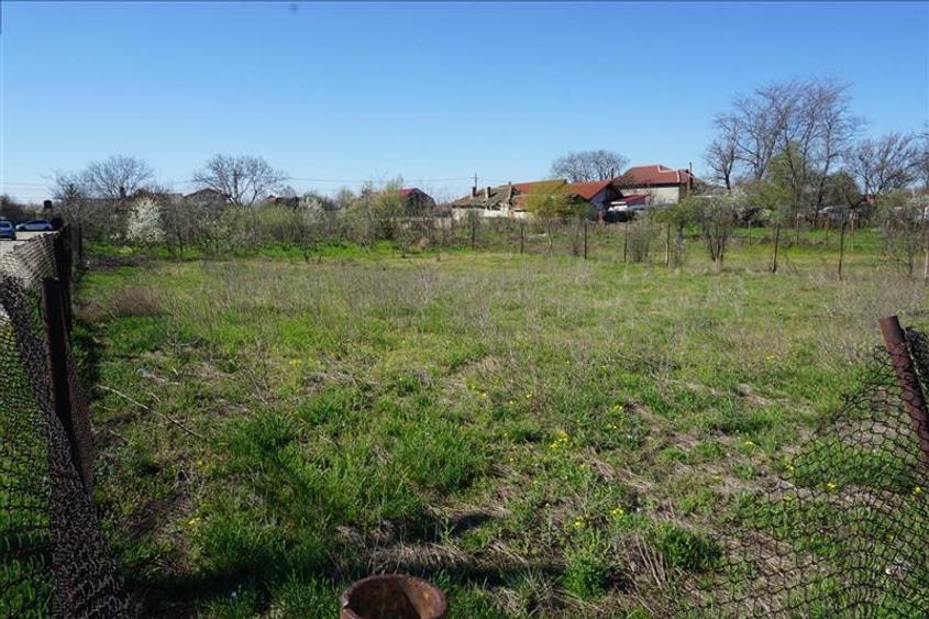 Teren agricol intravilan de 398 mp, în Malu Mare