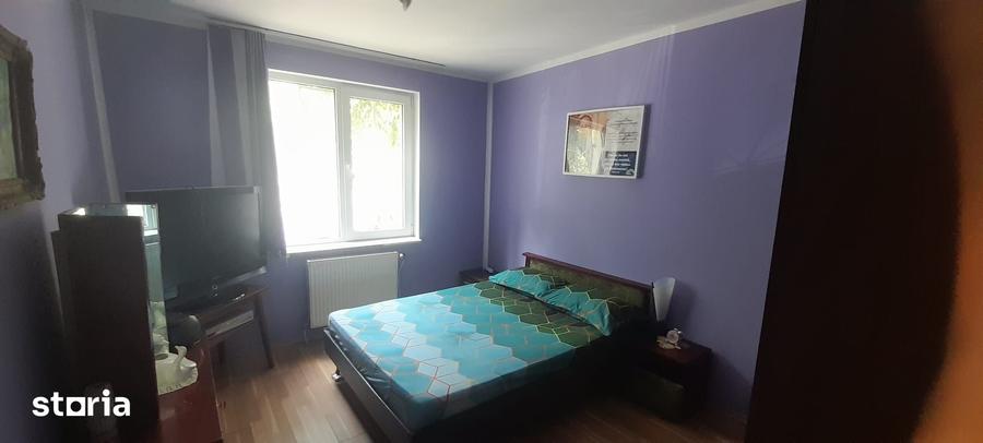 Apartament cu 4 camere semidecomandat în Rahova