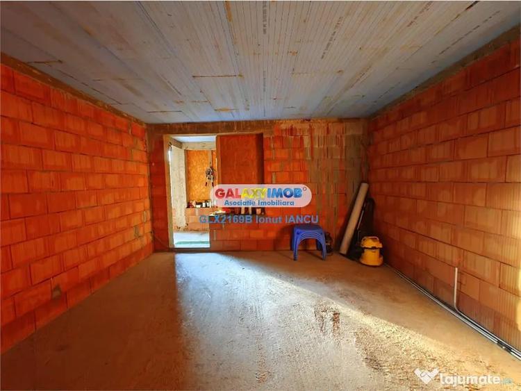 Casă cu 10 camere cu Teren 560 Mp în Clinceni