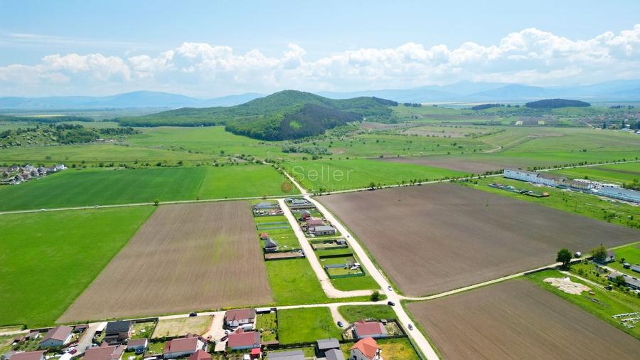 Teren Construcții intravilan de 31800 mp, în Sânpetru
