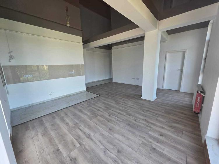Apartament cu 3 camere decomandat în Exterior Vest