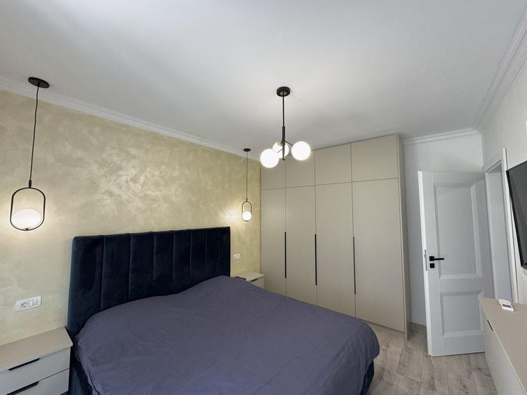 Apartament cu 3 camere decomandat în Exterior Vest