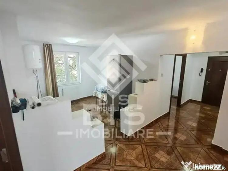 Apartament cu 4 camere decomandat în Independenței