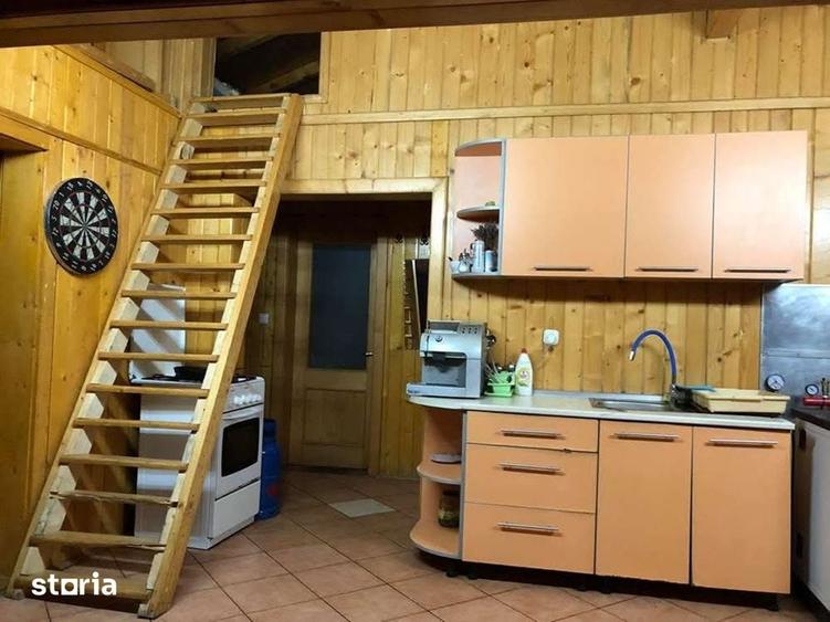 Casă cu 4 camere cu Teren 8000 Mp în Central