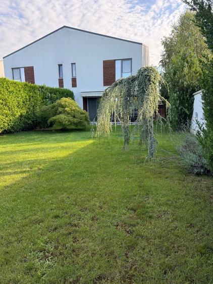 Casă individuală cu 4 camere cu Canalizare în Tunari