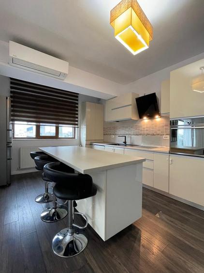 Apartament cu 3 camere decomandat în Faleza Nord