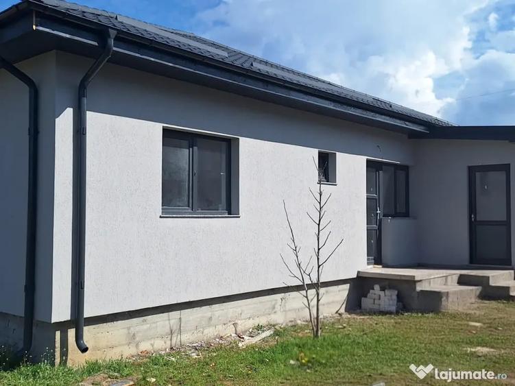 Casă cu 5 camere în Albești