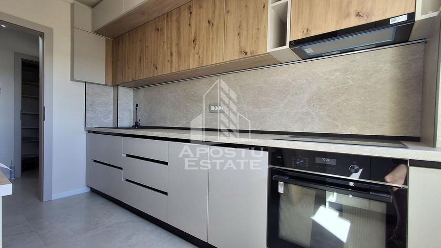 Apartament cu 4 camere semidecomandat, mobilat în Micălaca