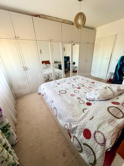 Apartament cu 3 camere semidecomandat, mobilat în Europa
